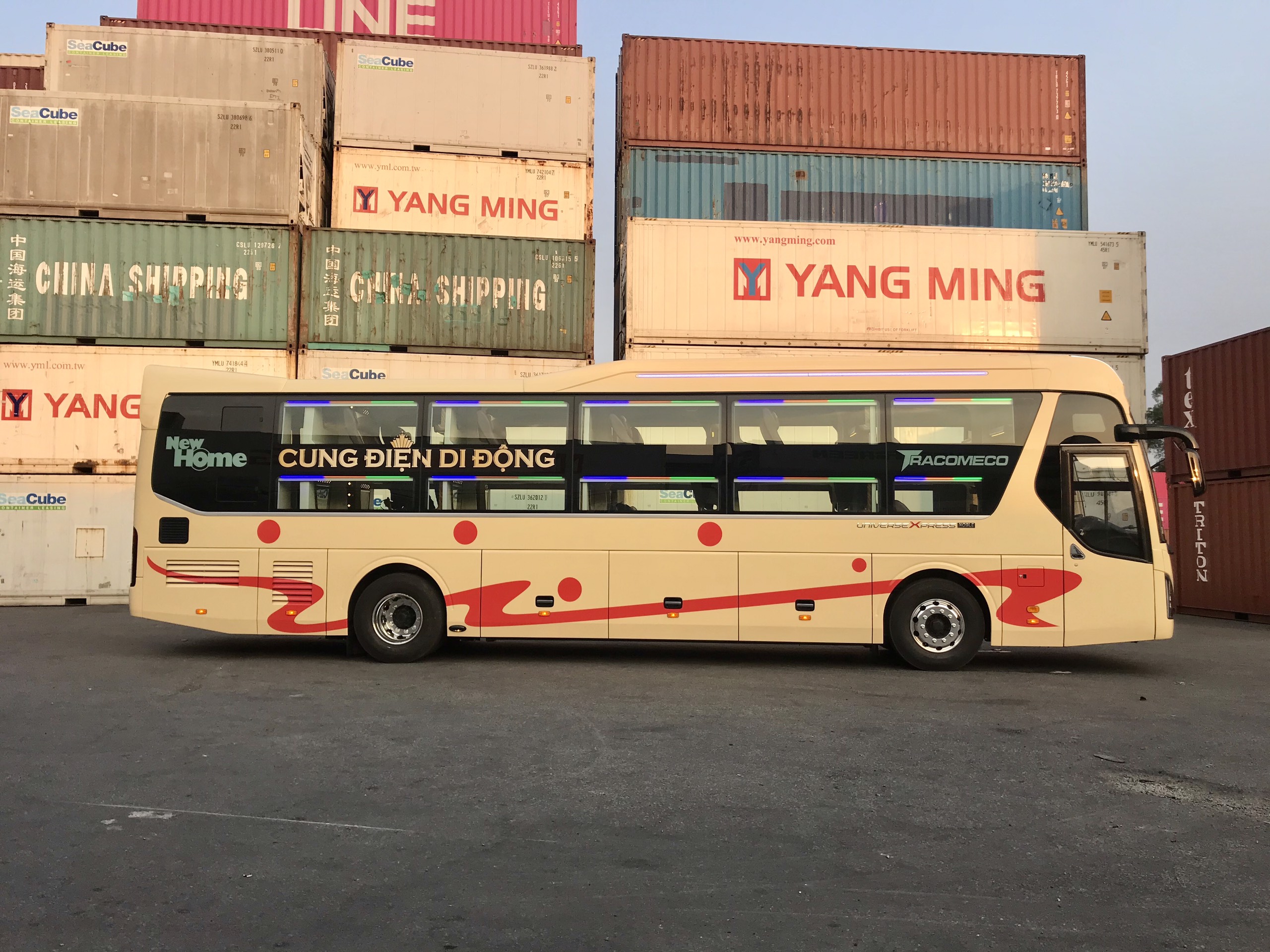 XE GIƯỜNG NẰM THẾ HỆ MỚI - LIMOUSINE VIP